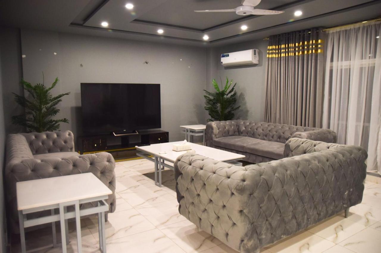 Luxe Suites Bahria Town Лахор Экстерьер фото