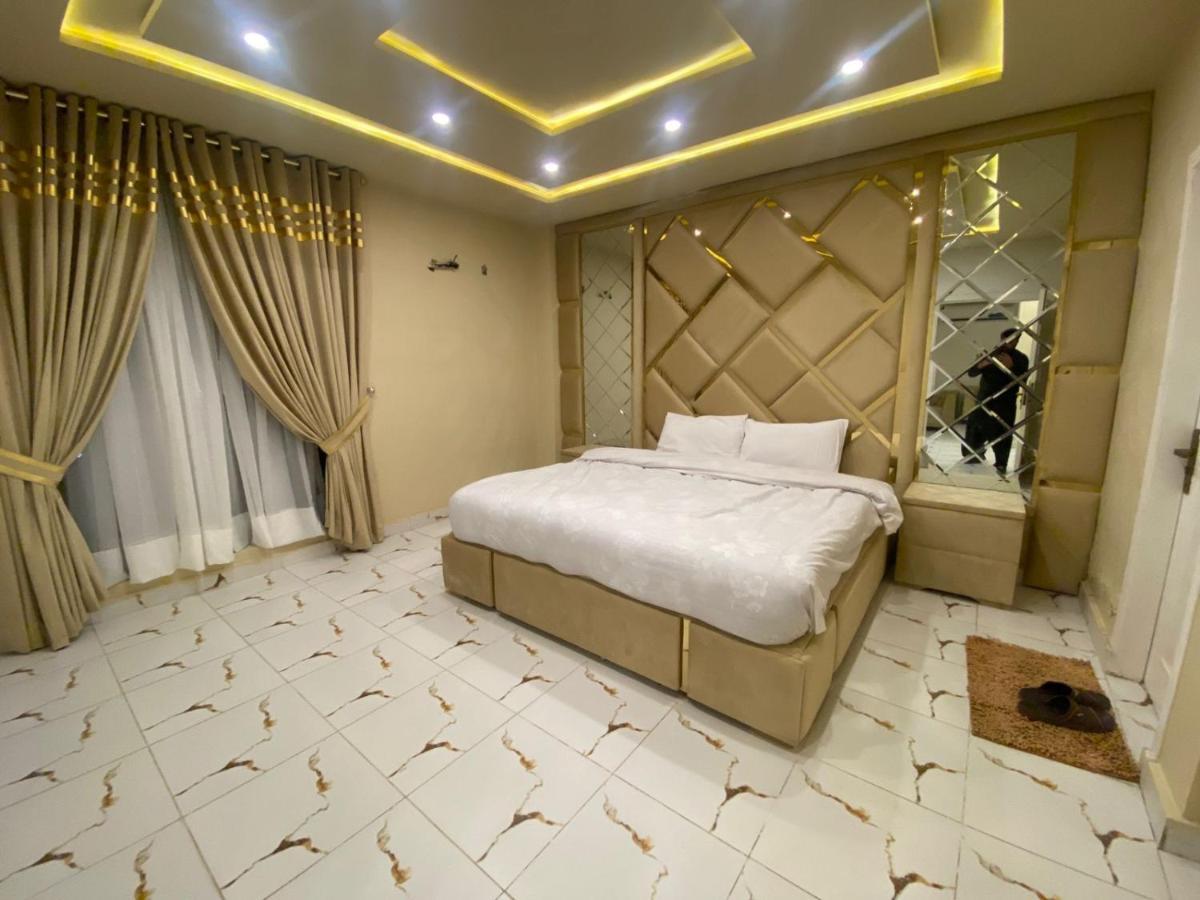 Luxe Suites Bahria Town Лахор Экстерьер фото