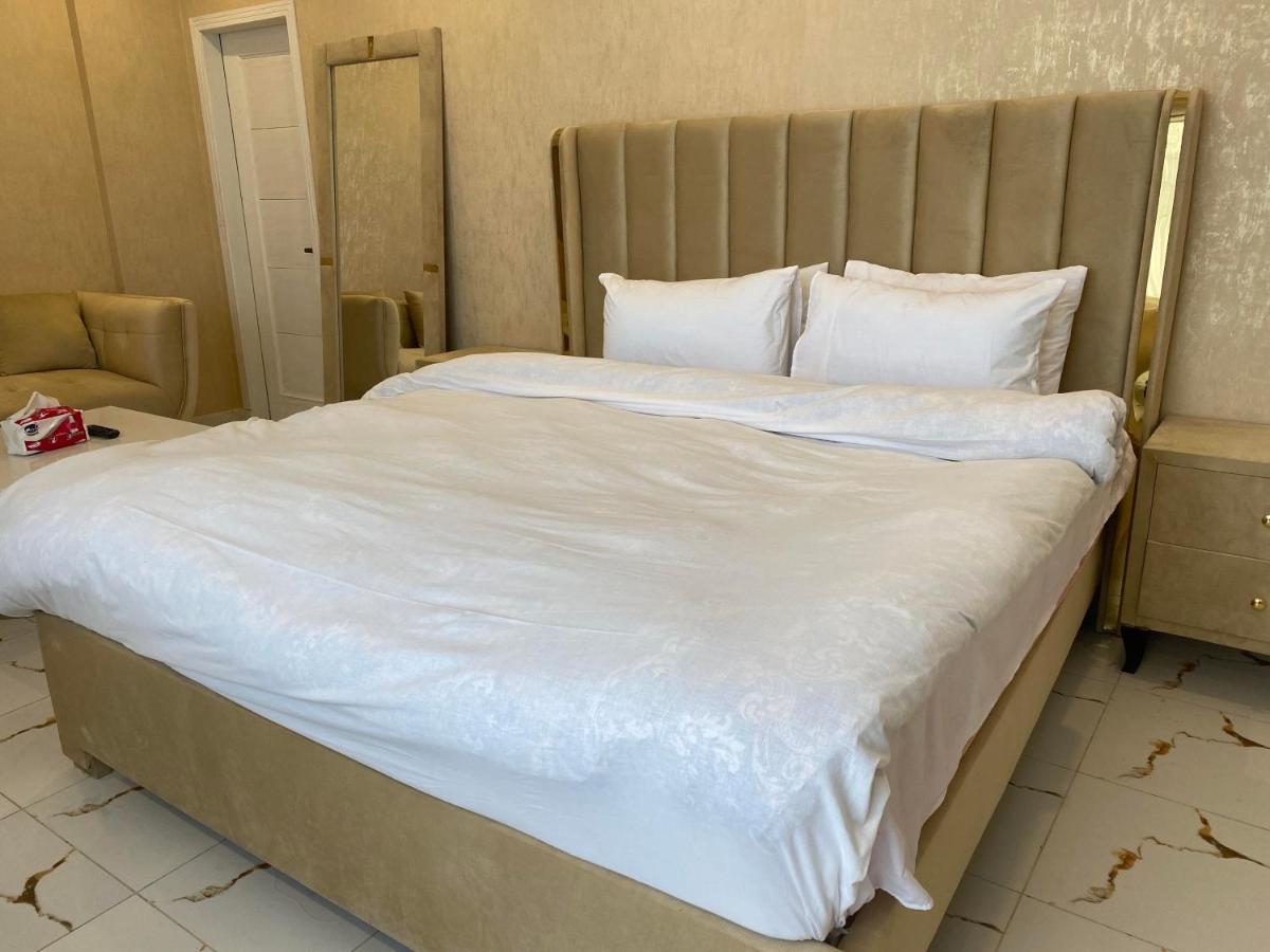 Luxe Suites Bahria Town Лахор Экстерьер фото