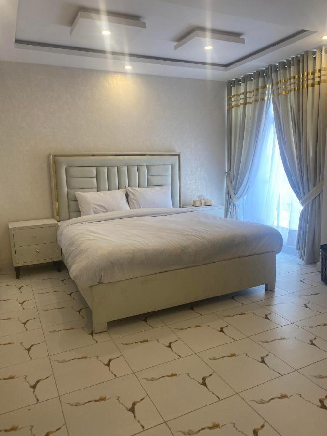 Luxe Suites Bahria Town Лахор Экстерьер фото