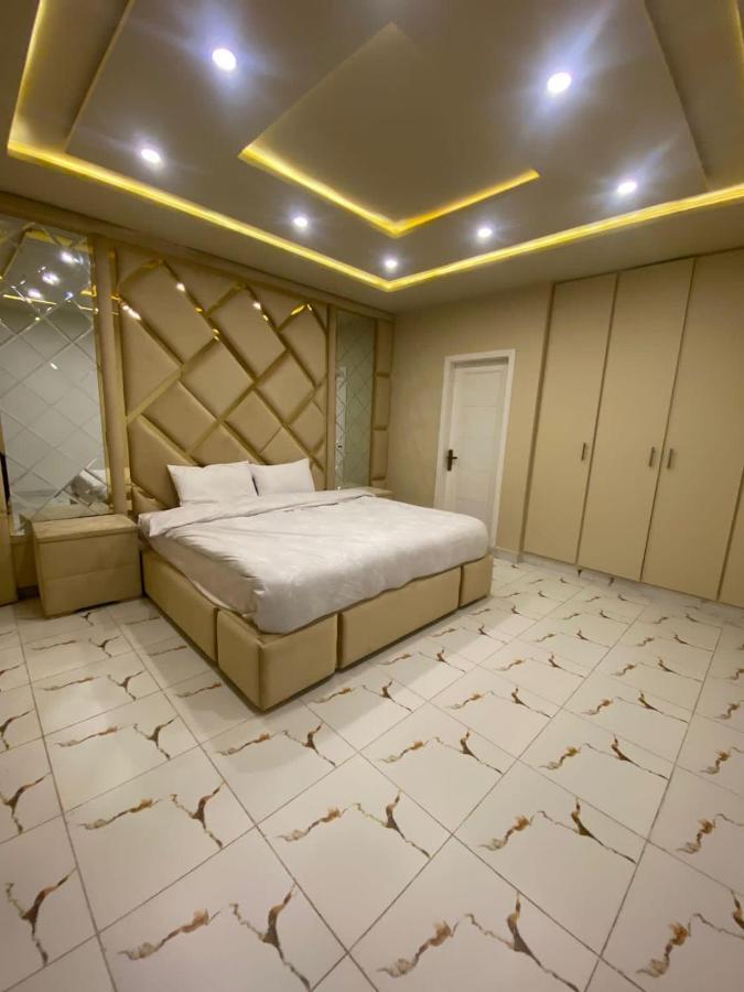 Luxe Suites Bahria Town Лахор Экстерьер фото
