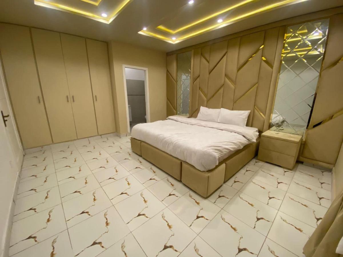 Luxe Suites Bahria Town Лахор Экстерьер фото