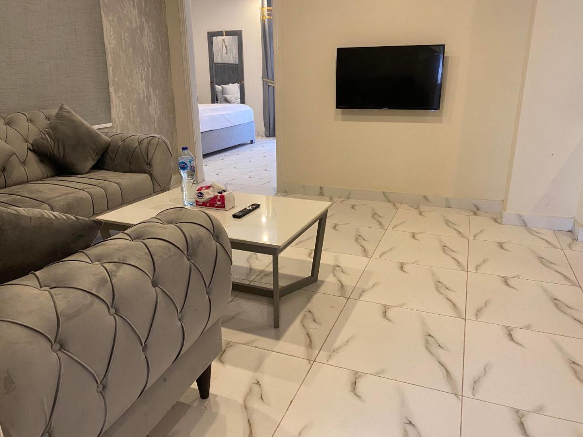 Luxe Suites Bahria Town Лахор Экстерьер фото
