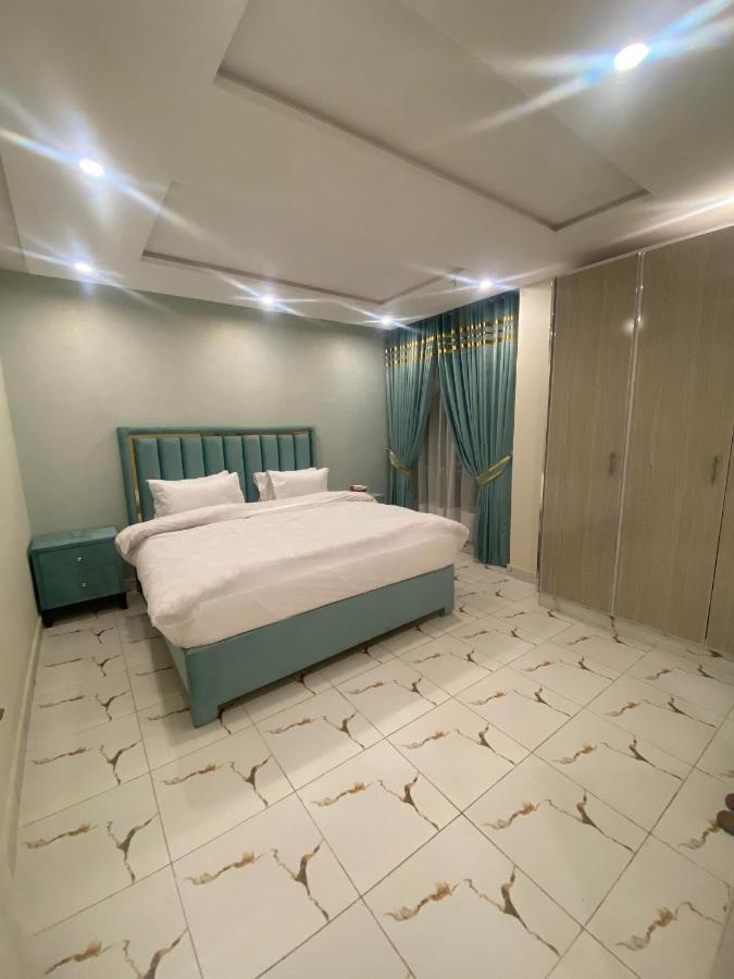 Luxe Suites Bahria Town Лахор Экстерьер фото
