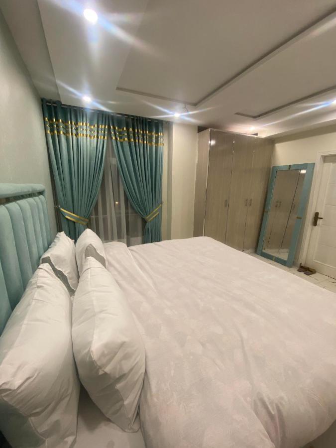 Luxe Suites Bahria Town Лахор Экстерьер фото