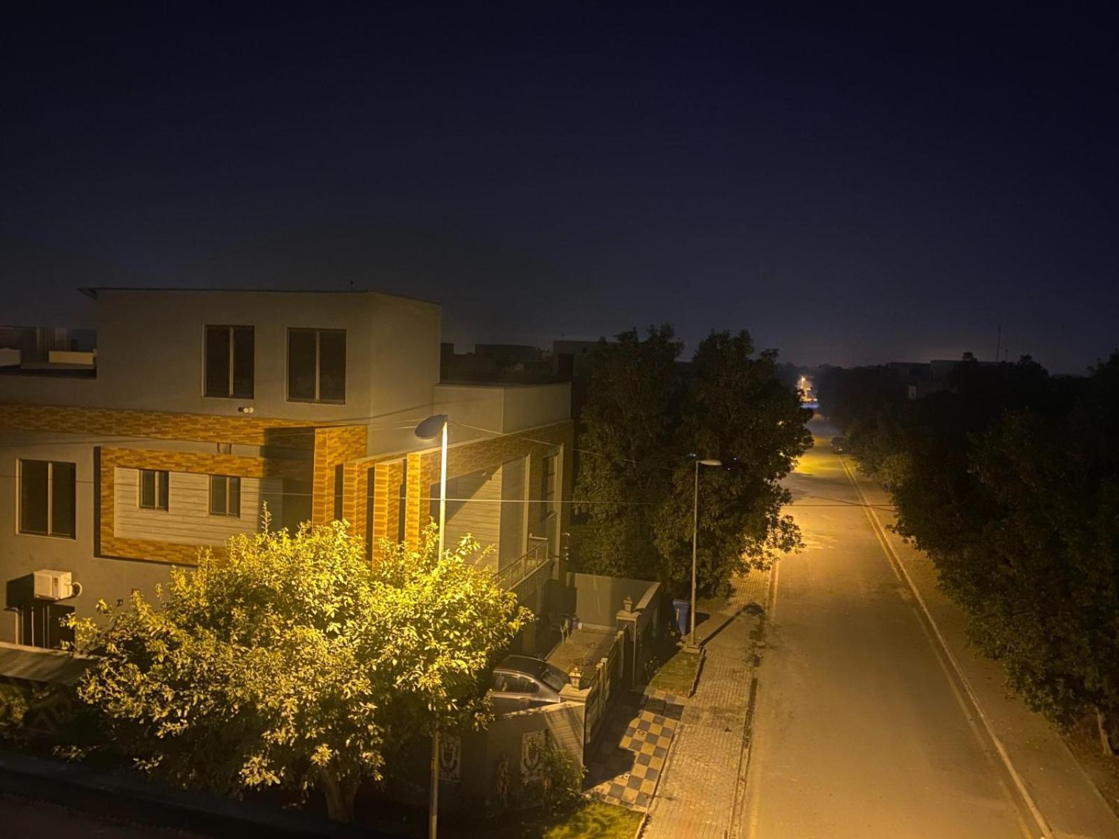 Luxe Suites Bahria Town Лахор Экстерьер фото