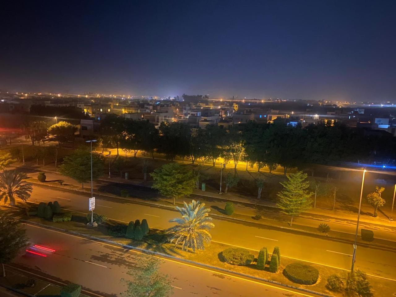 Luxe Suites Bahria Town Лахор Экстерьер фото