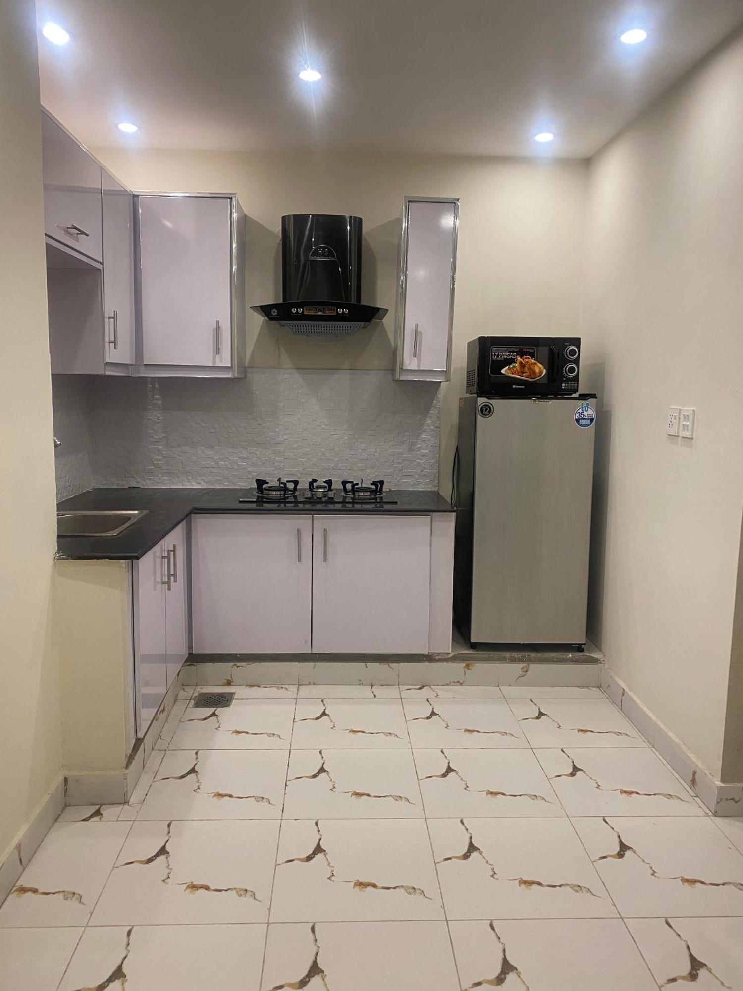 Luxe Suites Bahria Town Лахор Экстерьер фото