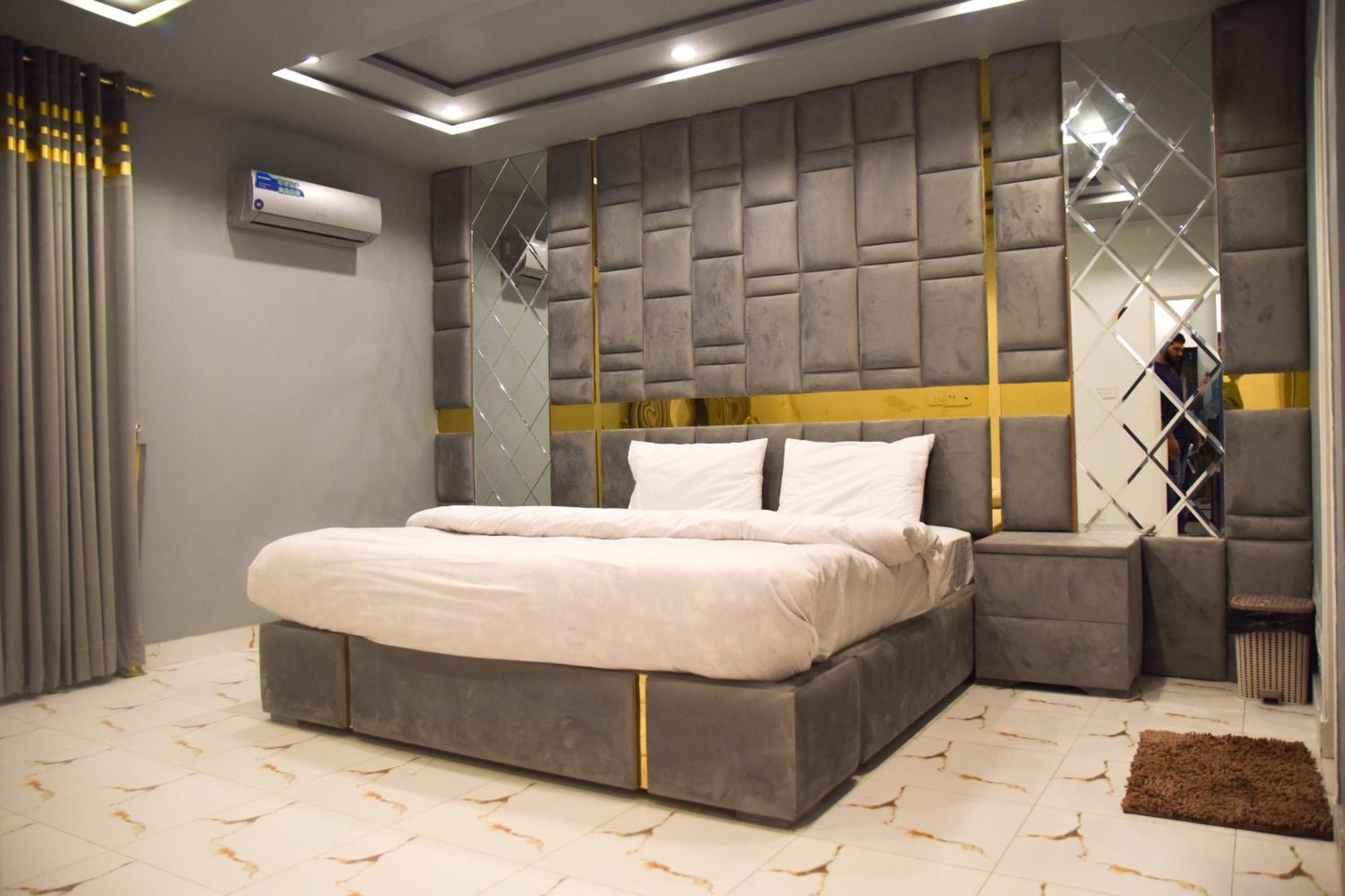 Luxe Suites Bahria Town Лахор Экстерьер фото