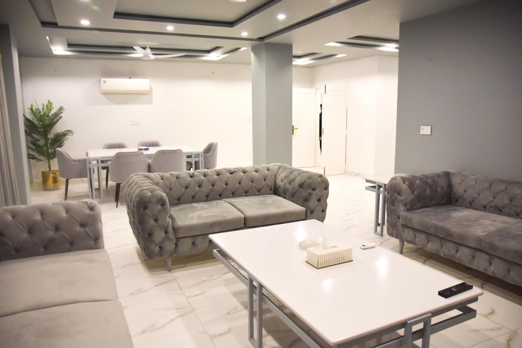 Luxe Suites Bahria Town Лахор Экстерьер фото