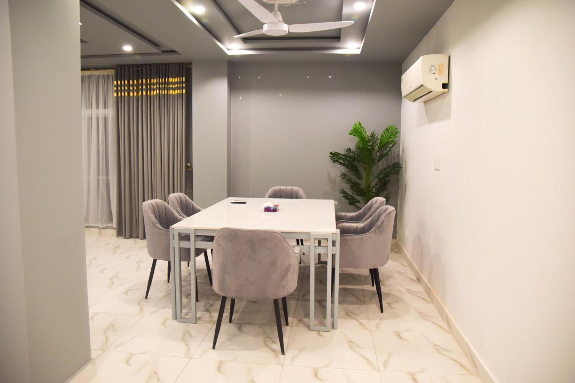 Luxe Suites Bahria Town Лахор Экстерьер фото
