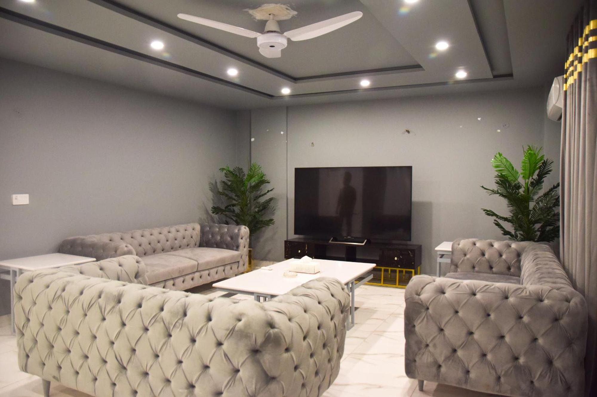 Luxe Suites Bahria Town Лахор Экстерьер фото