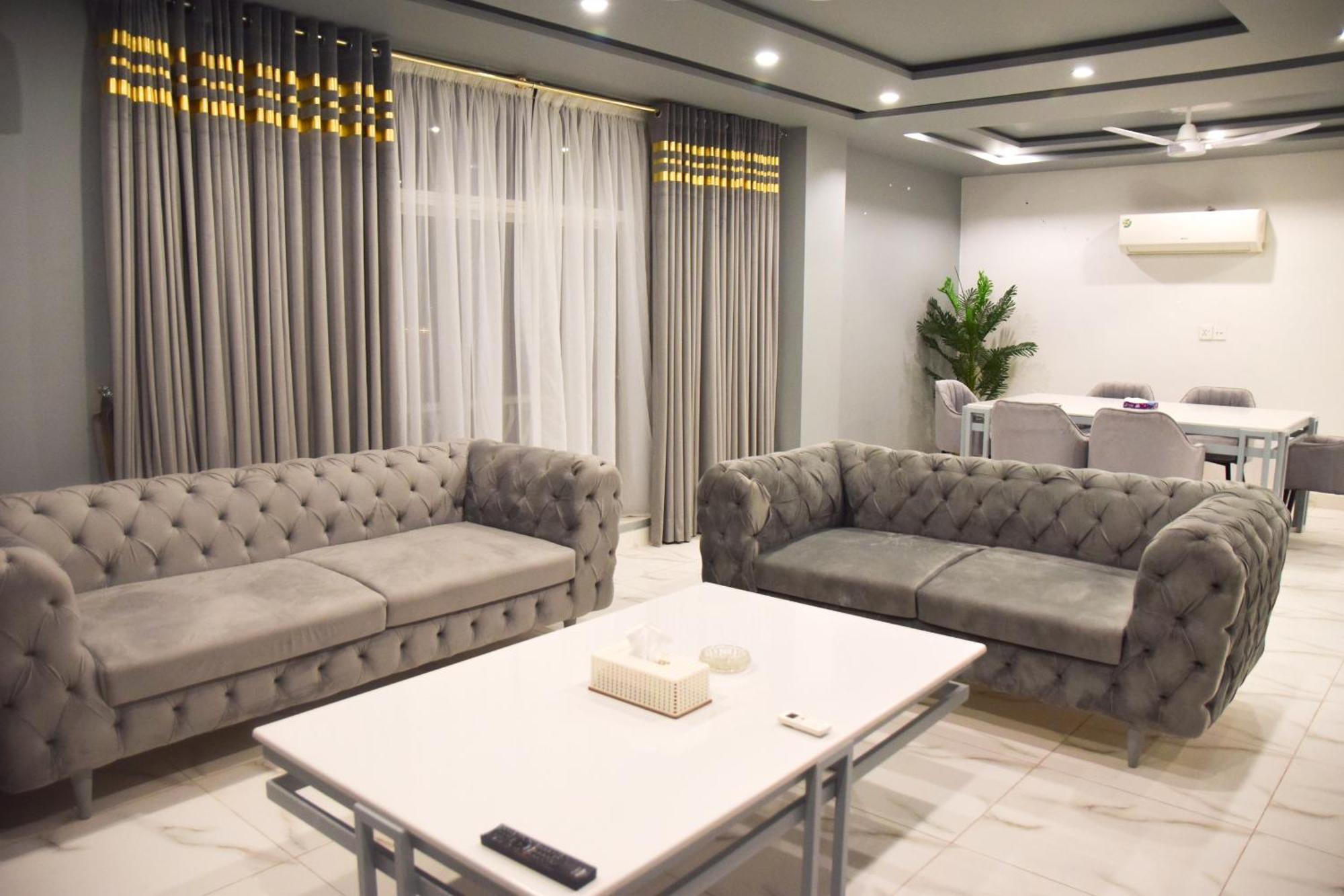 Luxe Suites Bahria Town Лахор Экстерьер фото